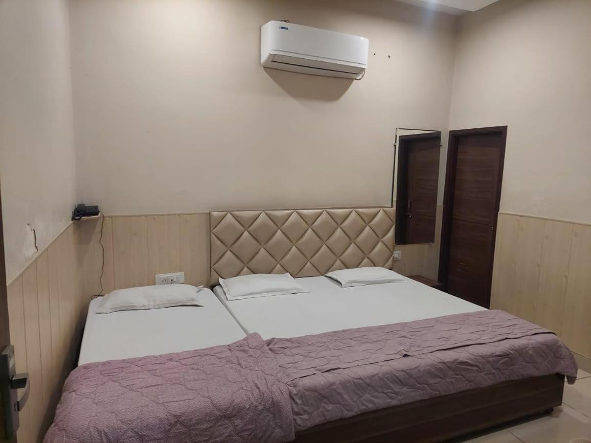 Rk Lodge أمريتسار الغرفة الصورة